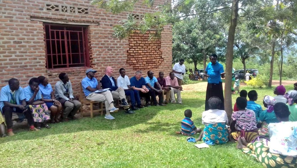 USAIDHingaWeze's tweet photo. Honoured to be joined by @USAID's Micheal Getta and @JeanDamasceneNy on a tour of our farming, nutrition and irrigation activities in @BugeseraDistr. Also exchanged ideas with beneficiaries how saving/nutrition groups continue to improve community welfare. #USAIDTransforms https://t.co/eTbLDLAgZn