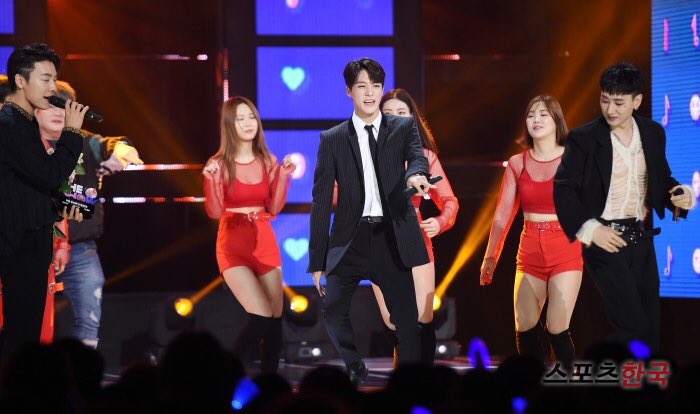 SM_NCT's tweet photo. [PRESS] 190423 MC #JENO on SBS MTV The Show (7) https://t.co/gT19pEaSDP