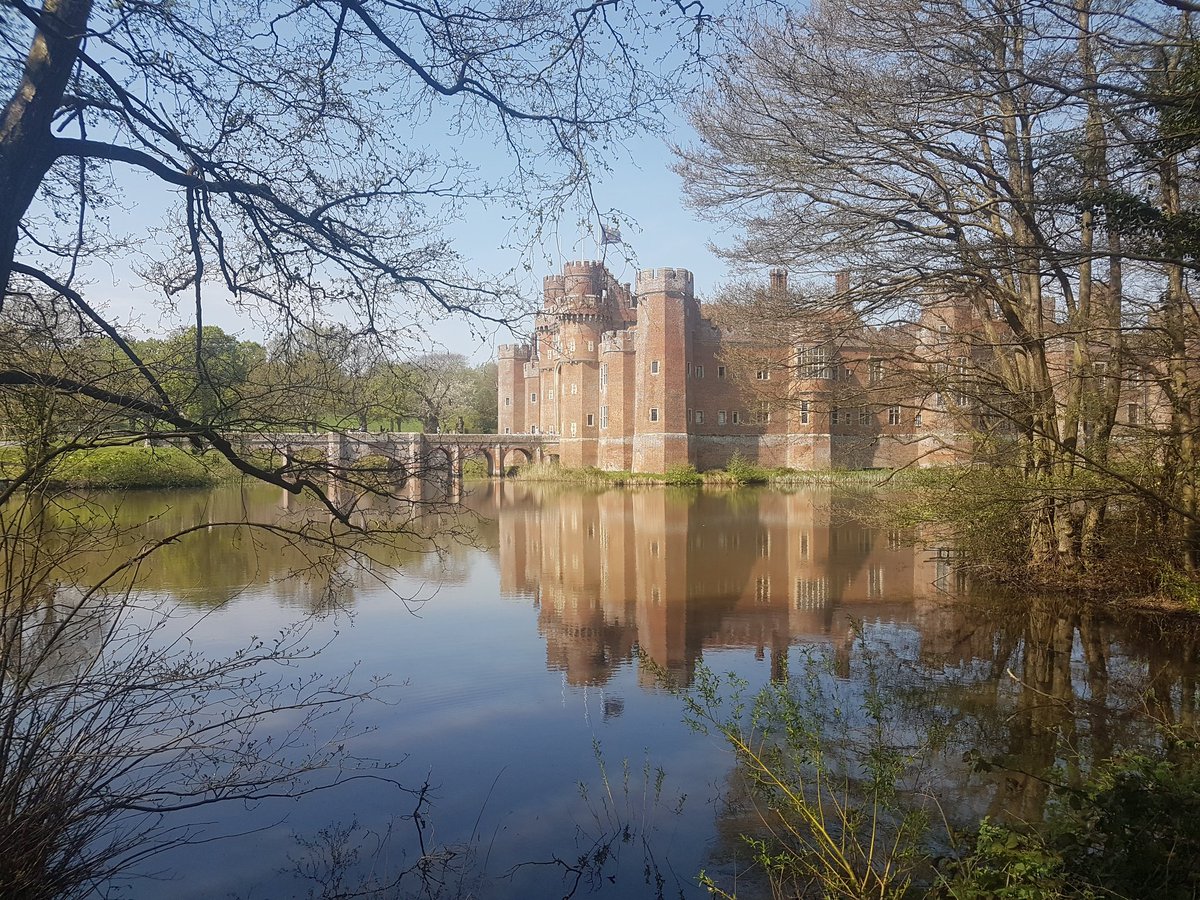 Let_sTravel's tweet photo. Herstmonceux castle built by Roger Fiennes in 1441.@Let_sTravel @greatcastles @herstmoncastle @EastSussexCC #herstmonceuxcastle #eastsussex #england https://t.co/fLKZwzpqsb