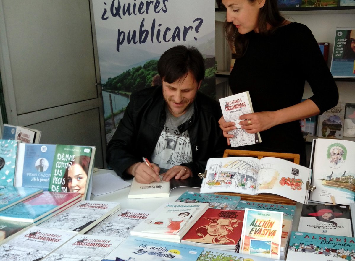 NoLLegCascamorr's tweet photo. #23Abril #DiadelLibro mostramos pasión por la lectura y recordamos la bonita  experiencia en la Feria del Libro de #Granada, donde esta intriga situada en el #Cascamorras en #Baza tuvo un gran recibimiento
Gracias a quienes hacéis real este sueño
#NoLLegarásaCascamorras la novela https://t.co/H6TCLEIztV