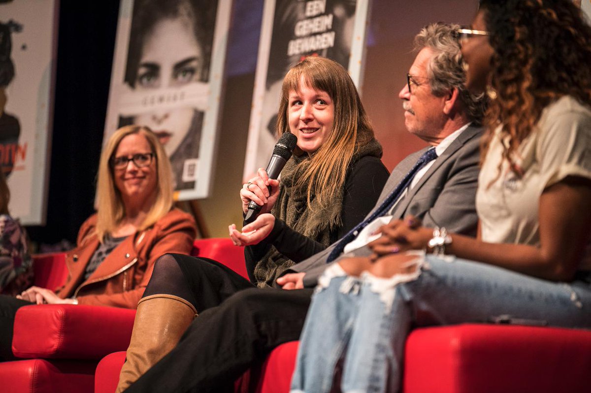 And to all the authors: we hope you've had a lovely time with us, and hope you've all made it home safely! Thank you for everything 💙 @TeriTerryWrites @sam_aye_ahm <a href="/BorderPoet/">.</a> <a href="/getnicced/">Nic Hick 🚬⚡️🇺🇸</a> <a href="/SheLuresDragons/">Kristen Ciccarelli</a> <a href="/writerkmc/">Karen M. McManus Updates</a> (Picture: Karim Safar)