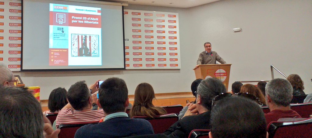 ccoopv's tweet image. "La crisi ha servit d'excusa al neoliberalisme per fer retrocedir importants avanços socials i restringir drets i #llibertats, per això des de @ccoopv volem reconéixer a qui s'interessen a seguir defensant-los" @laleonlopez #Premi25Abril