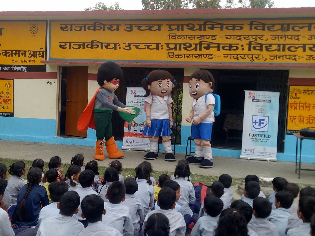 fssaiindia's tweet photo. Mascots of health revamping the learning process of children through active engagement while teaching about Safe &amp; Nutritious Food &amp; Eating Right at Government Primary School, Uttarakhand in association with @DaburIndia.

#MasterSehat #MissSehat #Awareness #EatRightIndia https://t.co/IyVhqCcyJP