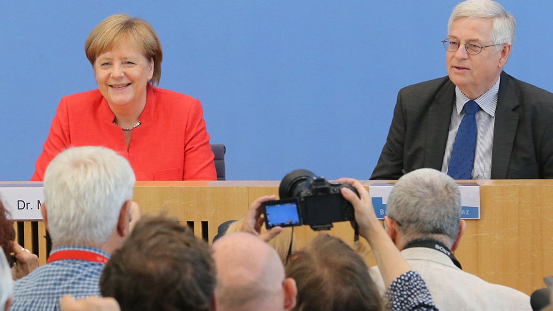UofTNews's tweet photo. The unique way Germany handles press conferences: #UofT symposium considers journalism in digital age #GCMS2019 🇩🇪 https://t.co/2qjcCPcIop https://t.co/CiTcqdAReq