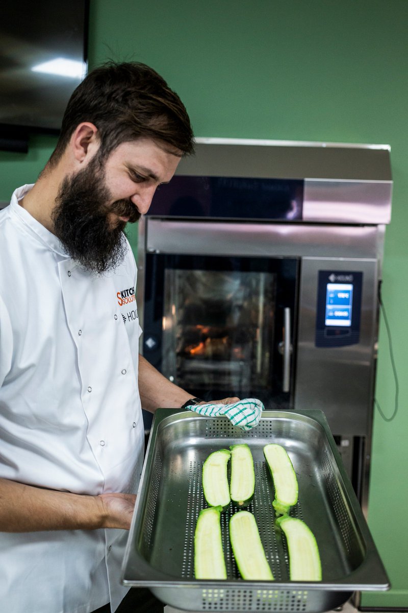 HounoUniverse's tweet image. Michelin-starred restaurant Carters of Moseley in Birmingham, UK, has used HOUNO combi ovens in their kitchen since they opened in 2010. 👨‍🍳🇬🇧
Learn more about Carters of Moseley experience at our blog: lnkd.in/gCK4Cy9
#hounoblog #visualcooking #houno #combiovens #bcarter