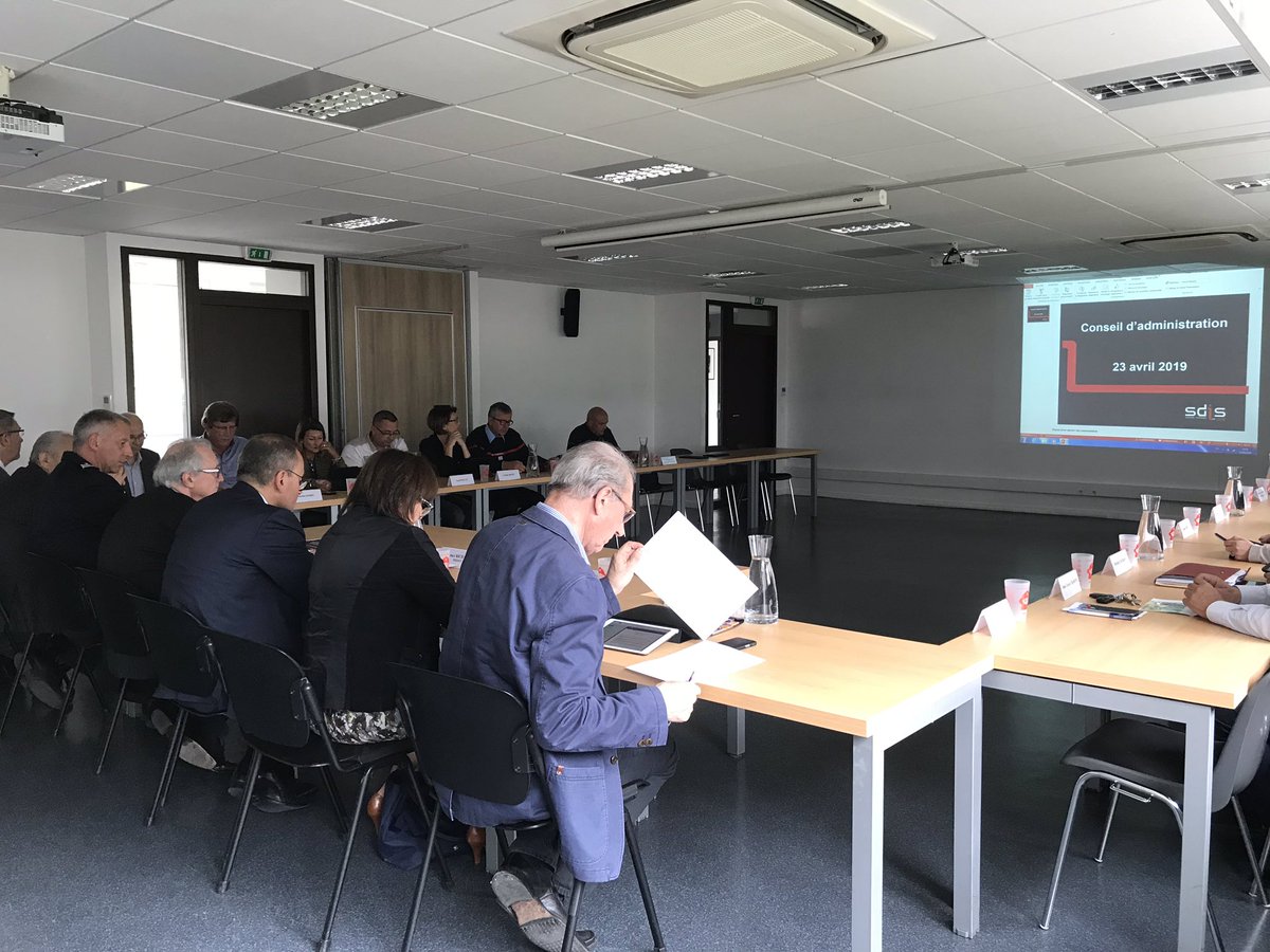 sdis42's tweet image. #Instances En direct de la séance du conseil d’administration du @sdis42 en présence des autorités @Prefecture42 @GeorgesZiegler @DDSIS42 ➡️ Au programme : Bilan 2018 et perspectives 2019 en matière de finances, d’activité et de projets.