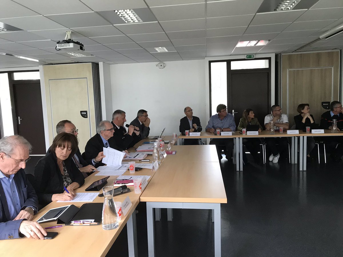 sdis42's tweet image. #Instances En direct de la séance du conseil d’administration du @sdis42 en présence des autorités @Prefecture42 @GeorgesZiegler @DDSIS42 ➡️ Au programme : Bilan 2018 et perspectives 2019 en matière de finances, d’activité et de projets.
