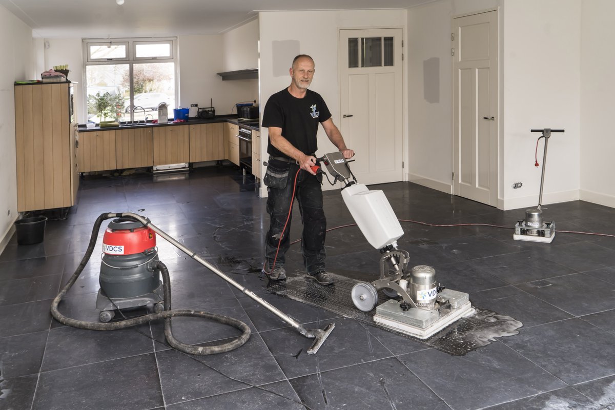 Voor <a href="/DunschotenCor/">Cor van Dunschoten</a> is elke vloer een uitdaging. Van Dunschoten Cleaning Systems (VDCS) is specialist in het reinigen van diverse soorten vloeren. VDCS staat voor kwaliteit, professioneel en milieu verantwoord reinigen

stadinbedrijf.nl/businessmagazi…