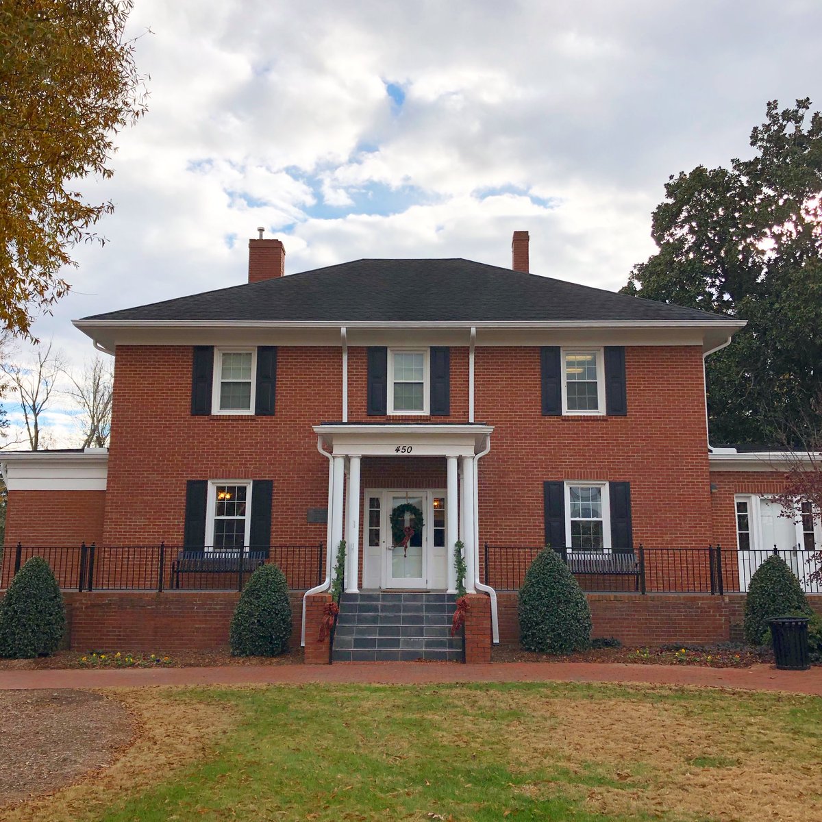 See you here at the Alumni House tonight for a study break! Stop by anytime between 5-7pm for free snacks and coffee 🍿☕️