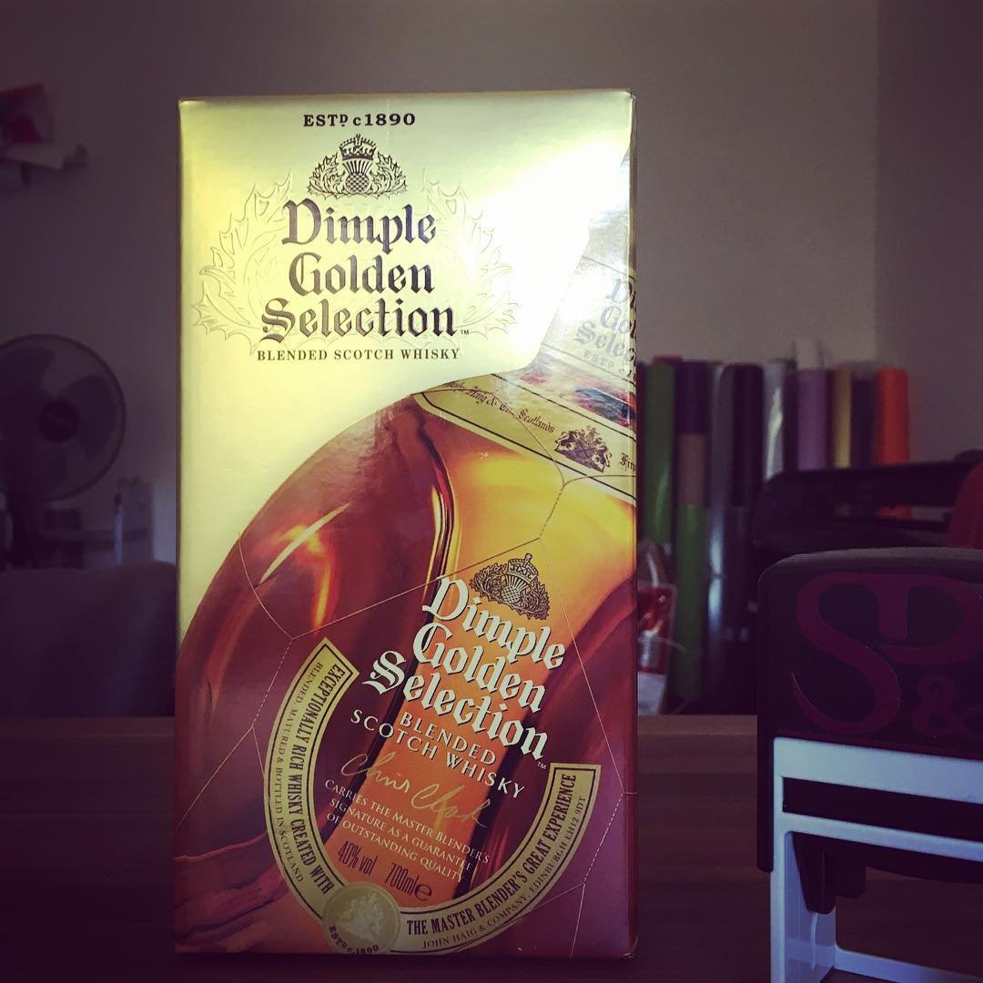 #repost <a href="/stefansachs/">stefan sachs</a> Vielen lieben Dank an meine Freunde Mareike und Patrick für dieses nette Geschenk 😍 #friendship #sachsundpartner #whisky #dimplewhisky #rostock