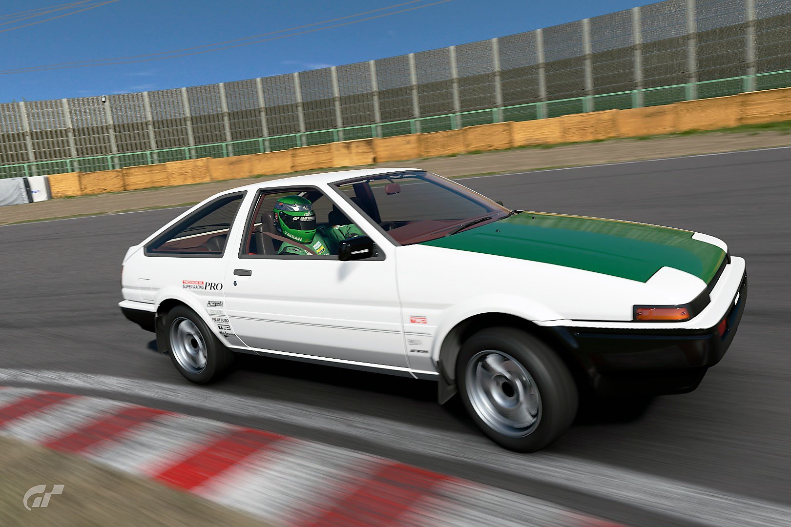 ななまる 久々の制作 ドリキンこと 土屋圭市 K1tsuchiya さんの愛車ae86がgtsに遂に実装 早速ストリート号を再現しました O グランツーリスモsport 検索ワードは Driftkinng Keiichitsuchiya Bride ヘルメットとレーシングスーツもマシン