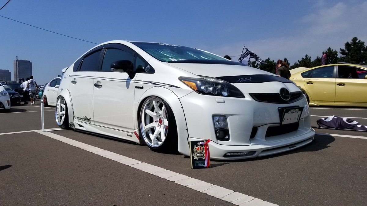 改造車画像まとめ ベタベタの30プリウス ホイールとオバフェンがきまってる 30プリウス ヘラフラ 改造車