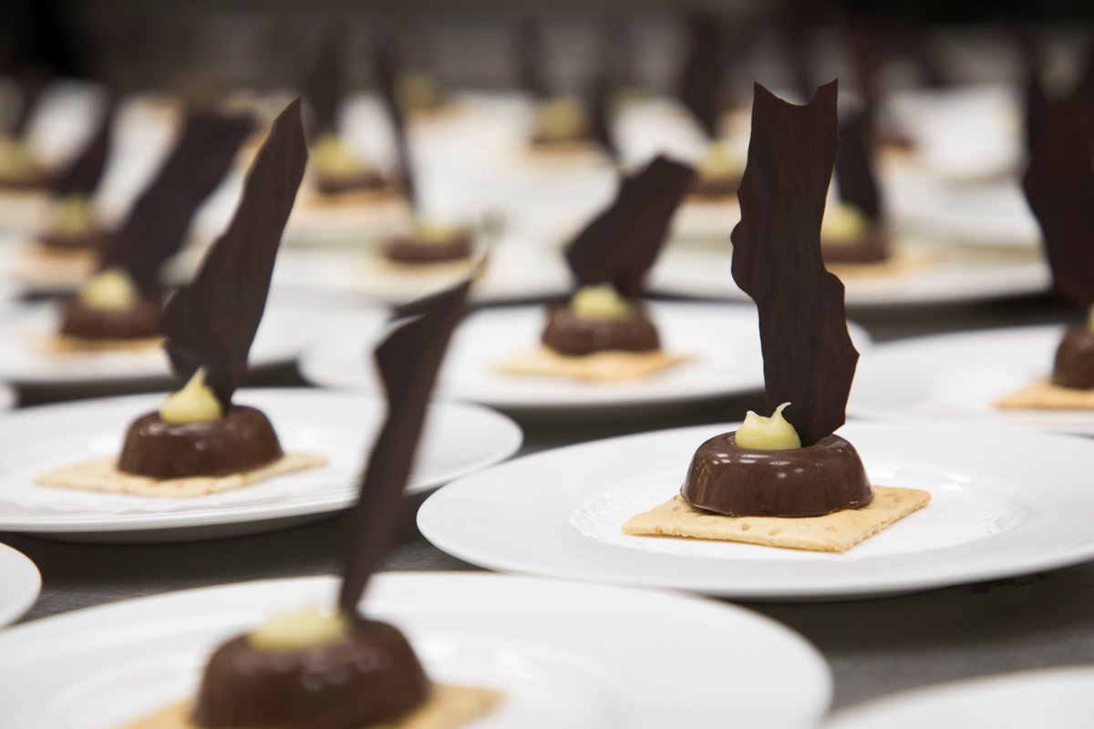 Pan, aceite y chocolate maridado con Vino Naranja del Condado de Huelva. "Nuestros vinos están presentes desde los aperitivos hasta la pastelería, son un ingrediente más porque así está en nuestro recetario" - José Carlos García, chef. #CIVTA #vinostradicionales