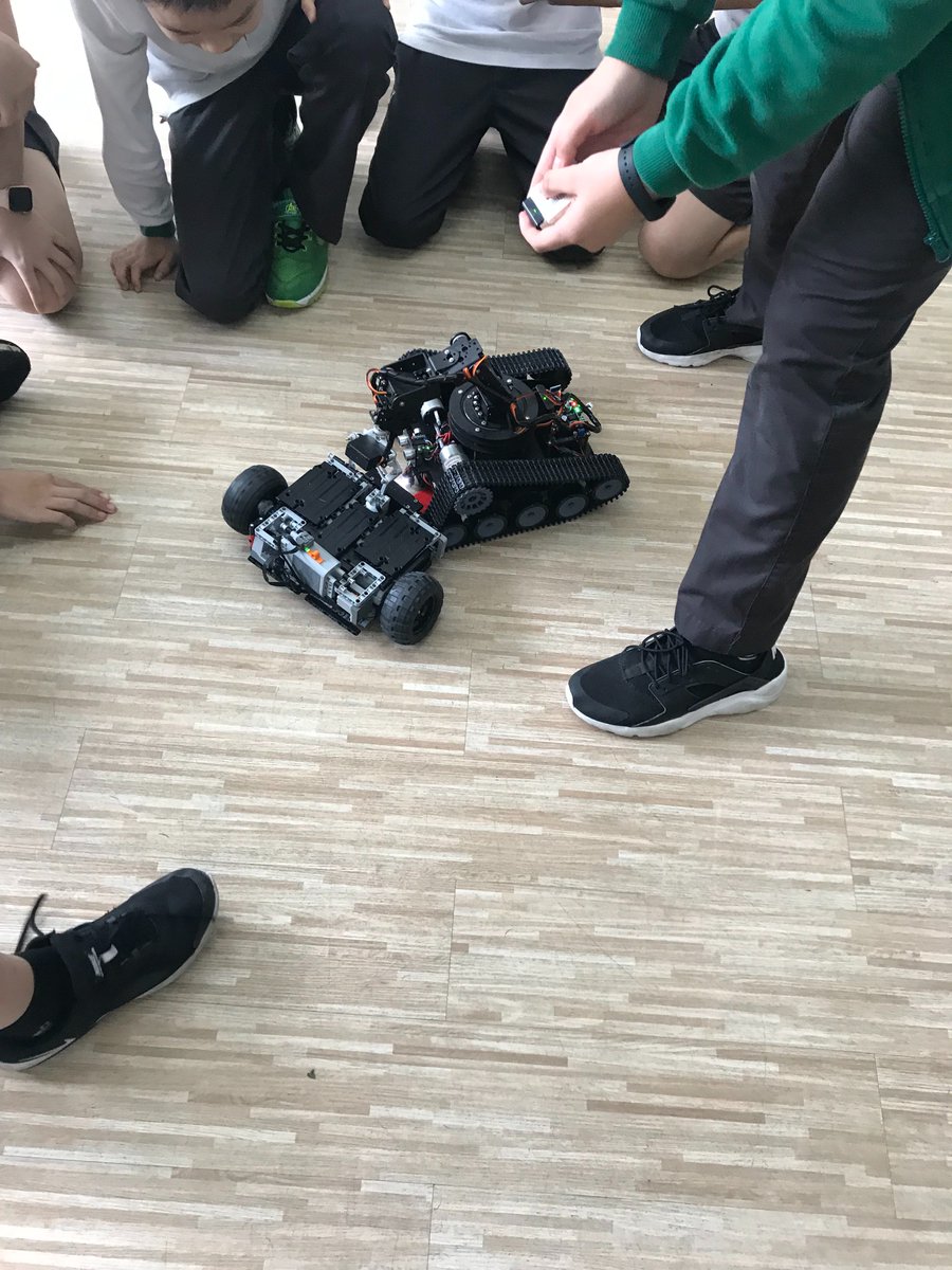 TidmarshEmma's tweet photo. This year I had my first opportunity to mentor a group of Y6 students for the PYPX. Together we have been challenged, laughed and learned about the importance of collaboration. I am so proud of them! #uisgwolves #PYPX https://t.co/L0dz8uohAb