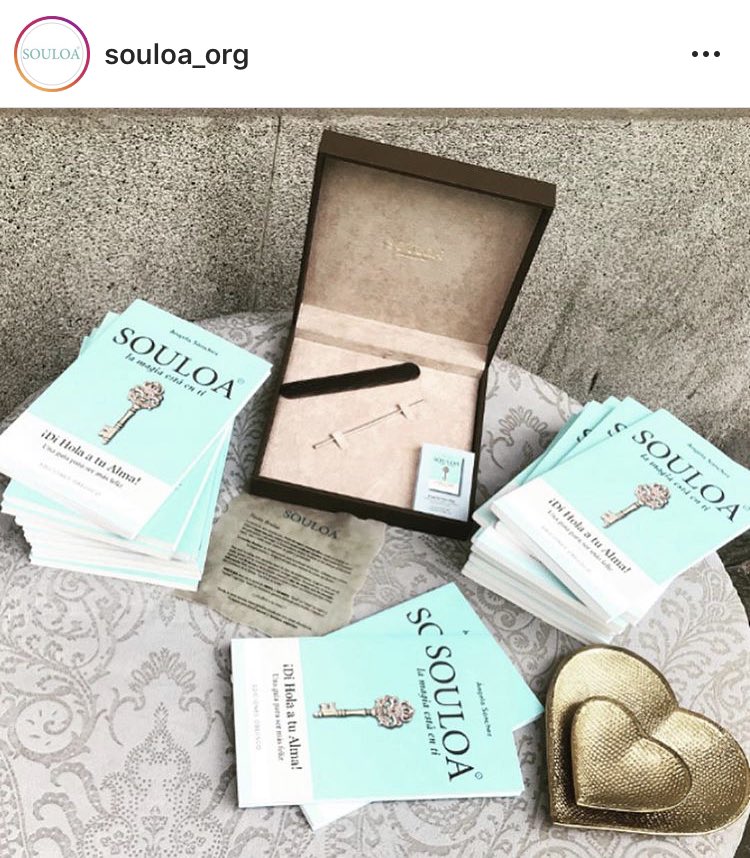 Día del libro 📚 Sant Jordi 🌹 Barcelona #firmadelibros #stjordi #souloa #barcelona #diadellibro #gracias <a href="/terestel/">terestel</a> #poderdelalma #amor #energia #magia #alma #thepowerofyoursoul #libro <a href="/Angelaluxury/">AngelaLuxury&Co</a> <a href="/Pedro_S4anchez/">PS</a>