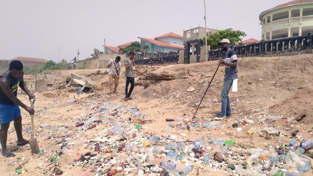 SakaTinoGH's tweet image. So we did this #TrashChallenge #Trashtag over the weekend at Nungua, Accra. Proud of the team. Let's do this again. RT 
@Citi973 @Joy997FM @moes @Starr1035Fm @thenanaaba @johndumelo1 @KojoAB