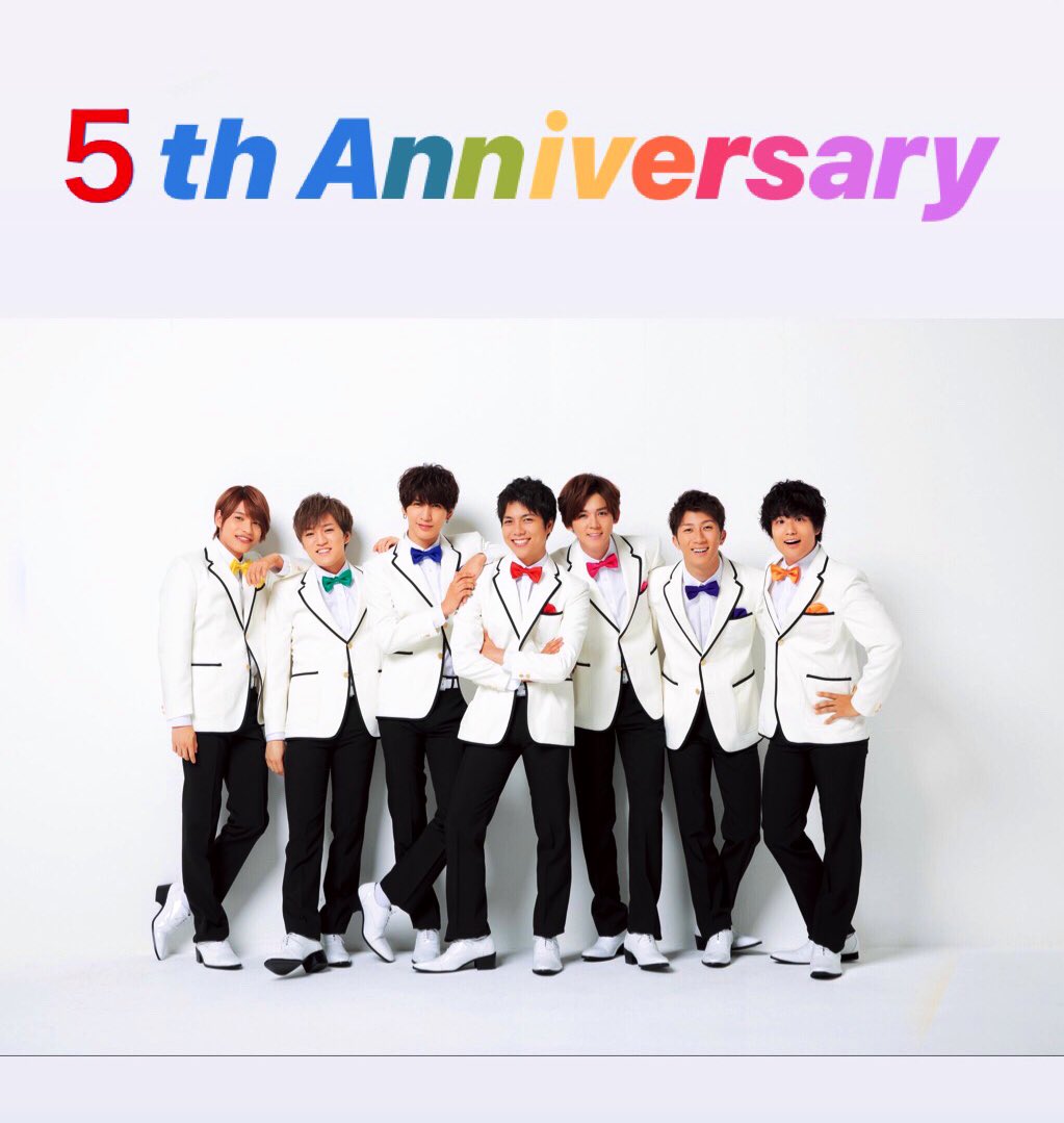 dmhskshkt's tweet photo. 修学旅行で遅くなったけど😅
5周年という大切な日を祝えることに感謝です。多分これからもずっと好きだしおばあちゃんになってもペンラとうちわ振り続けます大好きです🌈 https://t.co/hGbLaIFjHf