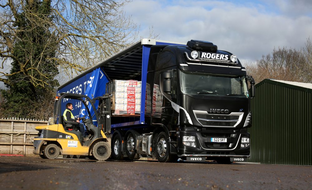 IVECOUK's tweet photo. “Once Nick Prideaux @hendygroup showed me the Stralis XP and its fuel-saving potential, I was convinced! It’s billed by IVECO as their 'TCO2 Champion', so we’re looking forward to seeing the full efficiency benefits it will bring us.”

Simon Rogers, Owner of Rogers Transport https://t.co/rvolgftccb