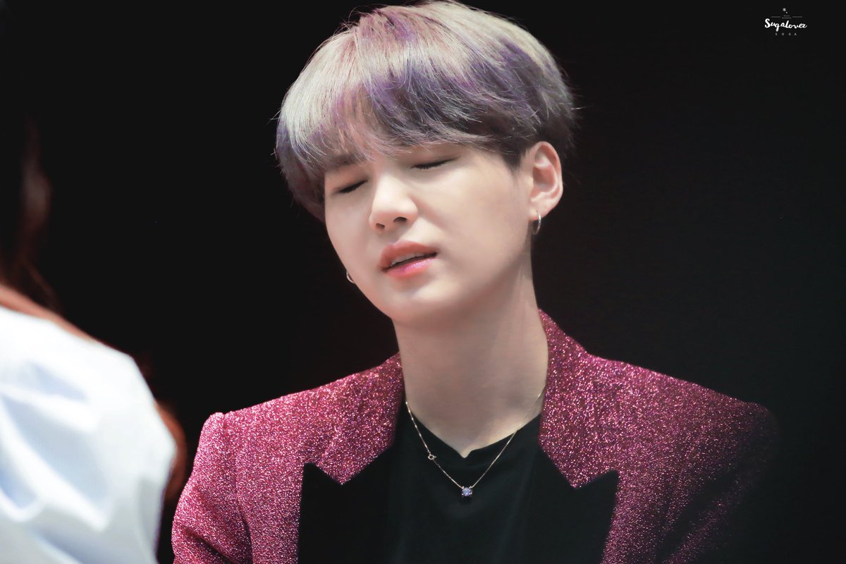 minyoongipics's tweet photo. ⇢ #SUGA #슈가 #BBMAsTopSocial
      BTS @BTS_twt    
      cr. suga lover https://t.co/Q7j9QzJ0mK