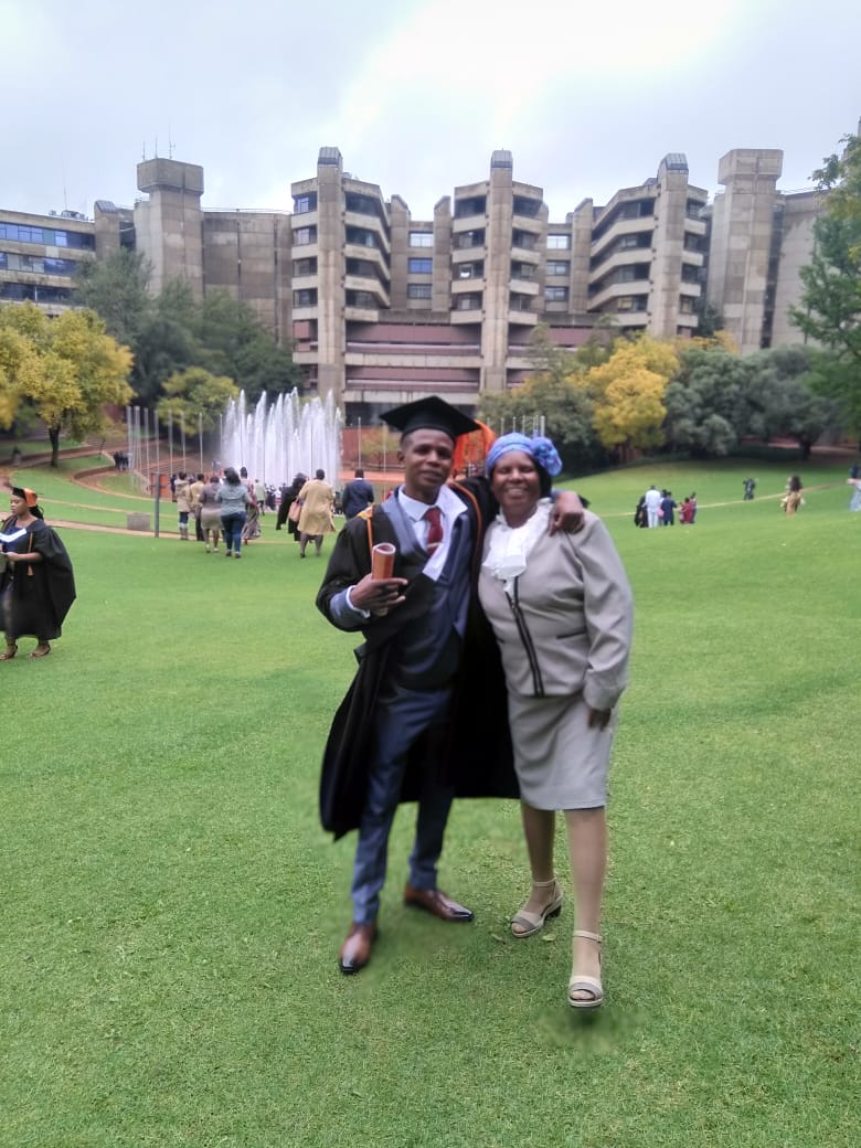 nxanis's tweet photo. Mama I made!!!#ujGrad2019 https://t.co/s2SJrcMJsO