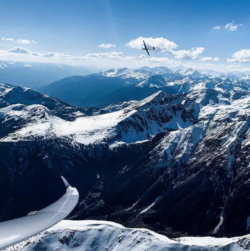 JetCandyTravel's tweet photo. Flying on thermals over the Alps. No jet lag up here to ruin the day! #NoJetLagWithJetCandy #JetLagSorted #JetCandy #TravelTuesday https://t.co/EwM2wpuYfM