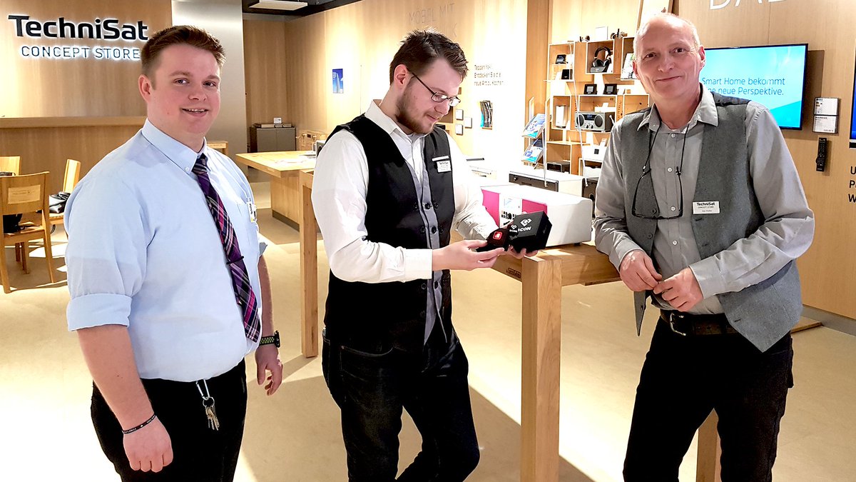 Test play the Bcon exclusively at the TechniSat Concept Store – first floor in Berlin's (latest and most modern) East Side Mall. Have fun, guys! #Bcon #TechniSat <a href="/TechniSat/">TechniSat</a>