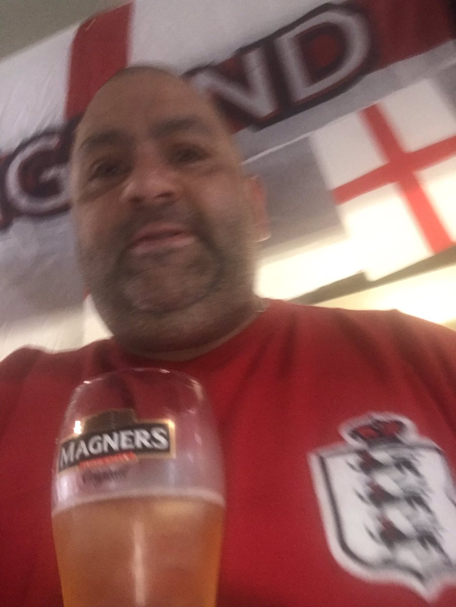 This country is a fucking disgrace, pub was packed and always is on paddy’s day. St George’s Day and it’s deserted, the country still means something to some of us. #keepstgeorgeinmyheart #StGeorgesDay #proud #england

With my Magners 😂😂😂