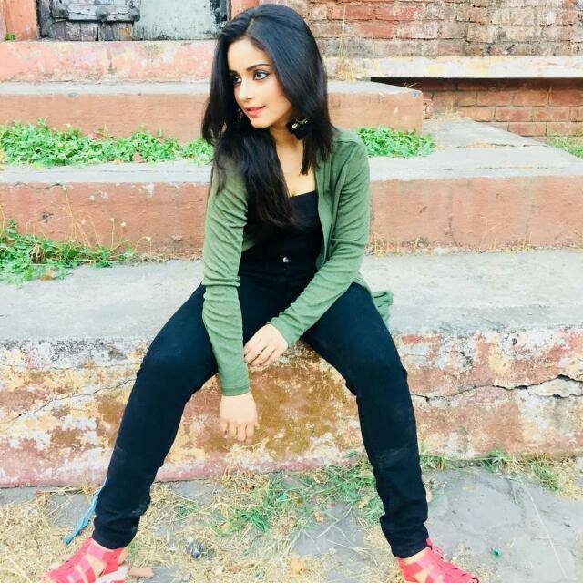 actressprernag's tweet photo. ��म अल्फाजो को ढूढते रह गए 

और वो आँखों से गज़ल कह गए !! https://t.co/symSjtKyMa