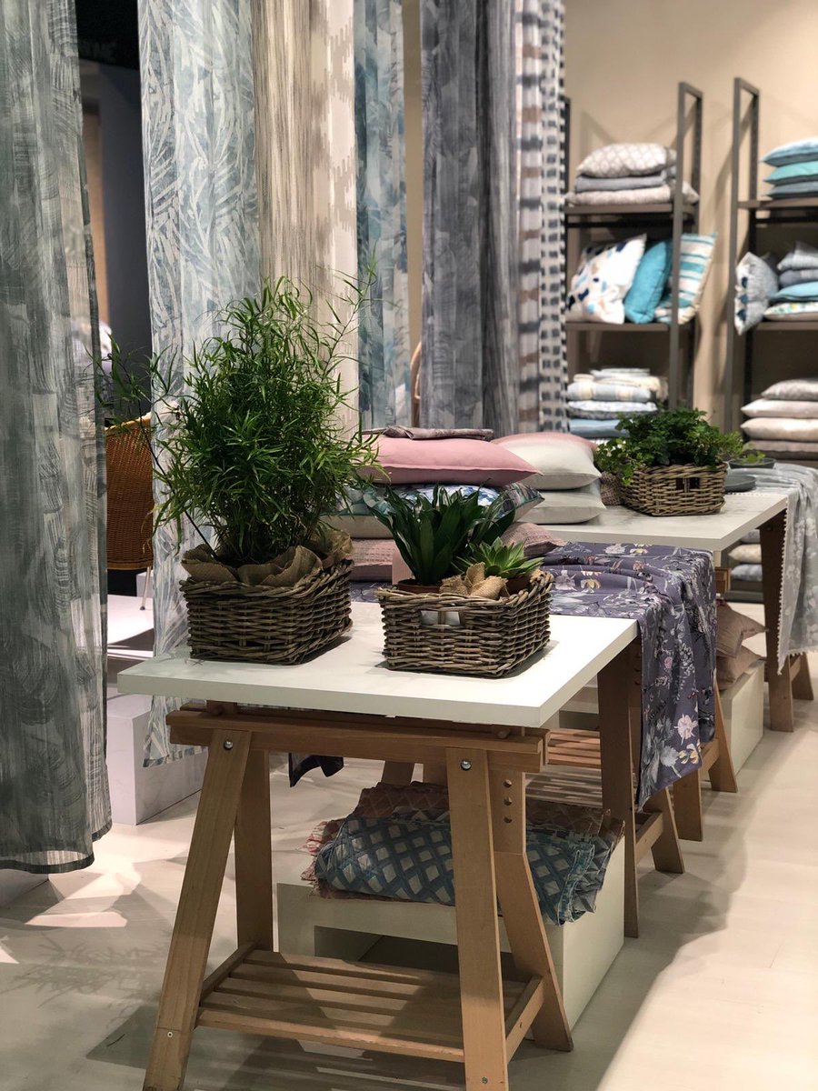 We are ready and welcome our guests 🌺☕️🧿💐 @dinavanelli 
#dinavanelli #dinavanellitextile 
#vanelliconcept 
#türkünholding 
#cnrexpoistanbul 
#evteks2019 
#evtekstili 
#evteks2019