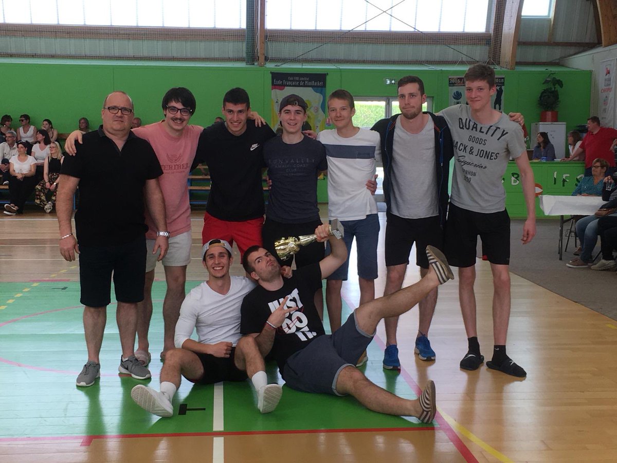 CorentinDurand2's tweet image. La team 🏀❤️