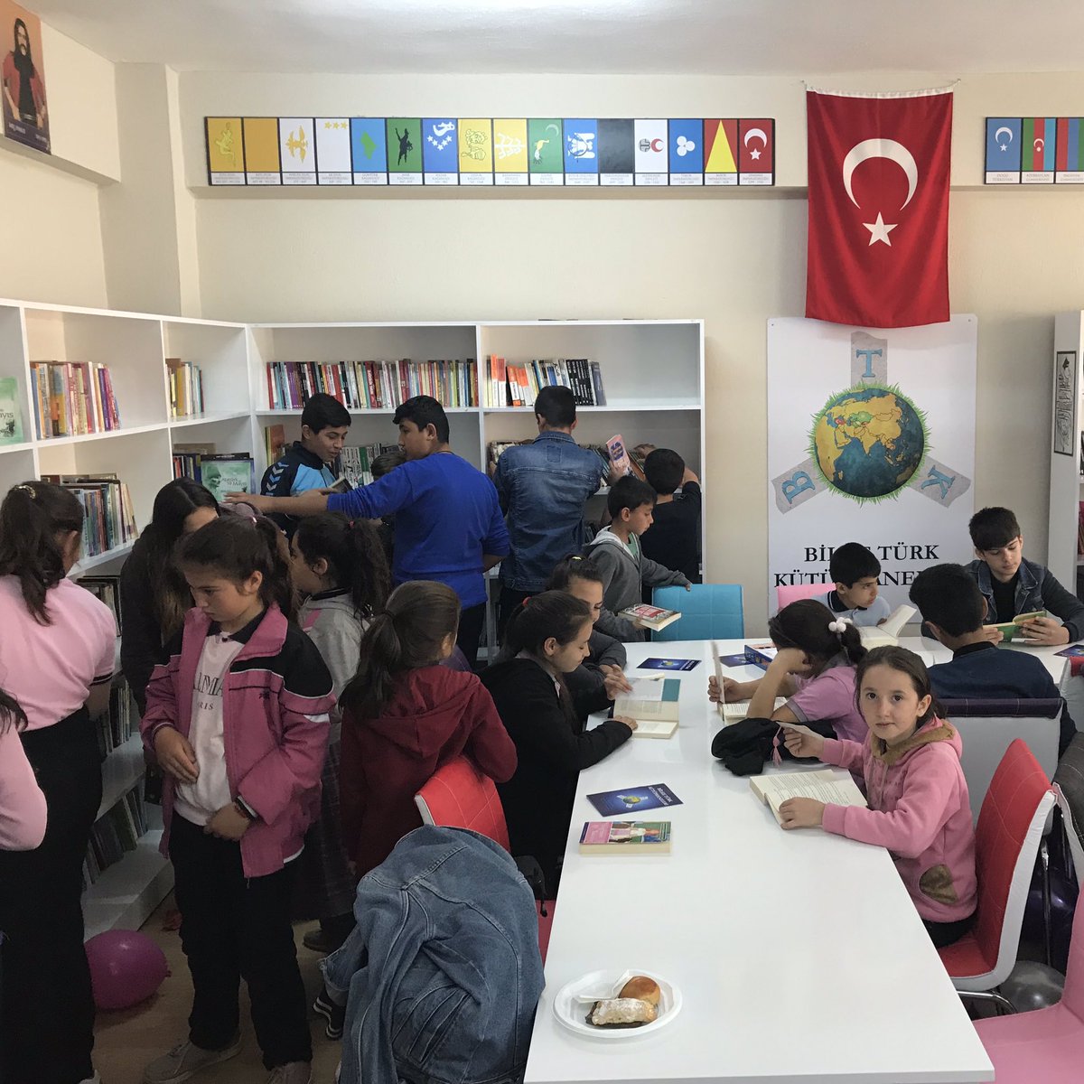 Bu yıl da 23 Nisan’ı en güzel şekilde kutladık.
Çocukların gözlerindeki parıltı hiç geçmesin, biz de her zaman yanlarında olalım 💕
23 Nisan Ulusal Egemenlik ve Çocuk Bayramımız kutlu olsun 🥳
#23nisan #MustafaKemalAtatürk #ulusalegemenlikveçocukbayramı