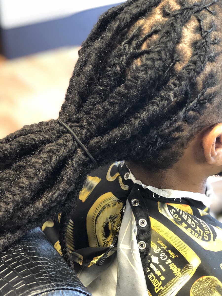 RodneyWhitlow's tweet photo. Yโall Know How We Doโ๏ธ This Is A One Stop Shop. Dread Retwist By Ms Ellis @_prettygirls__hustle_ , Line Up & Blend By Me: #RodlowDaBarber #TeamImpeccable ๐๐พ #ImpeccableBarbersAndStylist ๐ https://t.co/Y7XXPU9P8X