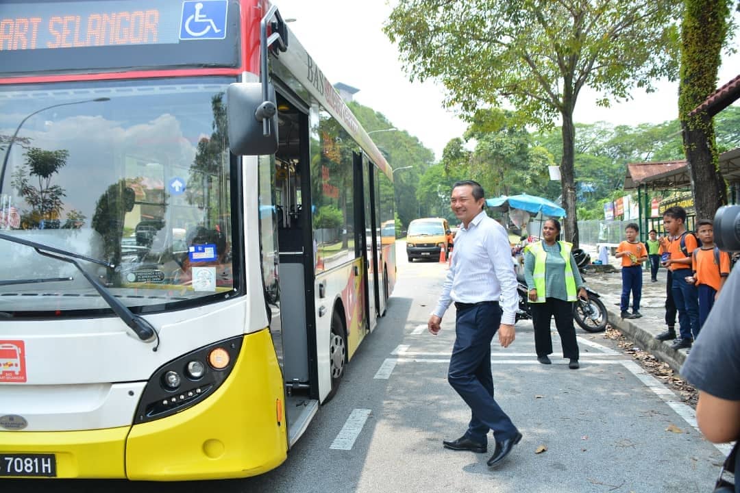 ngszehan's tweet image. Menaiki Bas Smart Selangor bersama wartawan @tv1_rtm tengahari tadi, bas dipenuhi oleh para pelajar yang baru lepas sekolah. Ini menunjukan permintaan tinggi para penduduk terhadap bas percuma di Selangor.
@Media_Selangor
#BasSmartSelangor #InsentifPeduliRakyat
