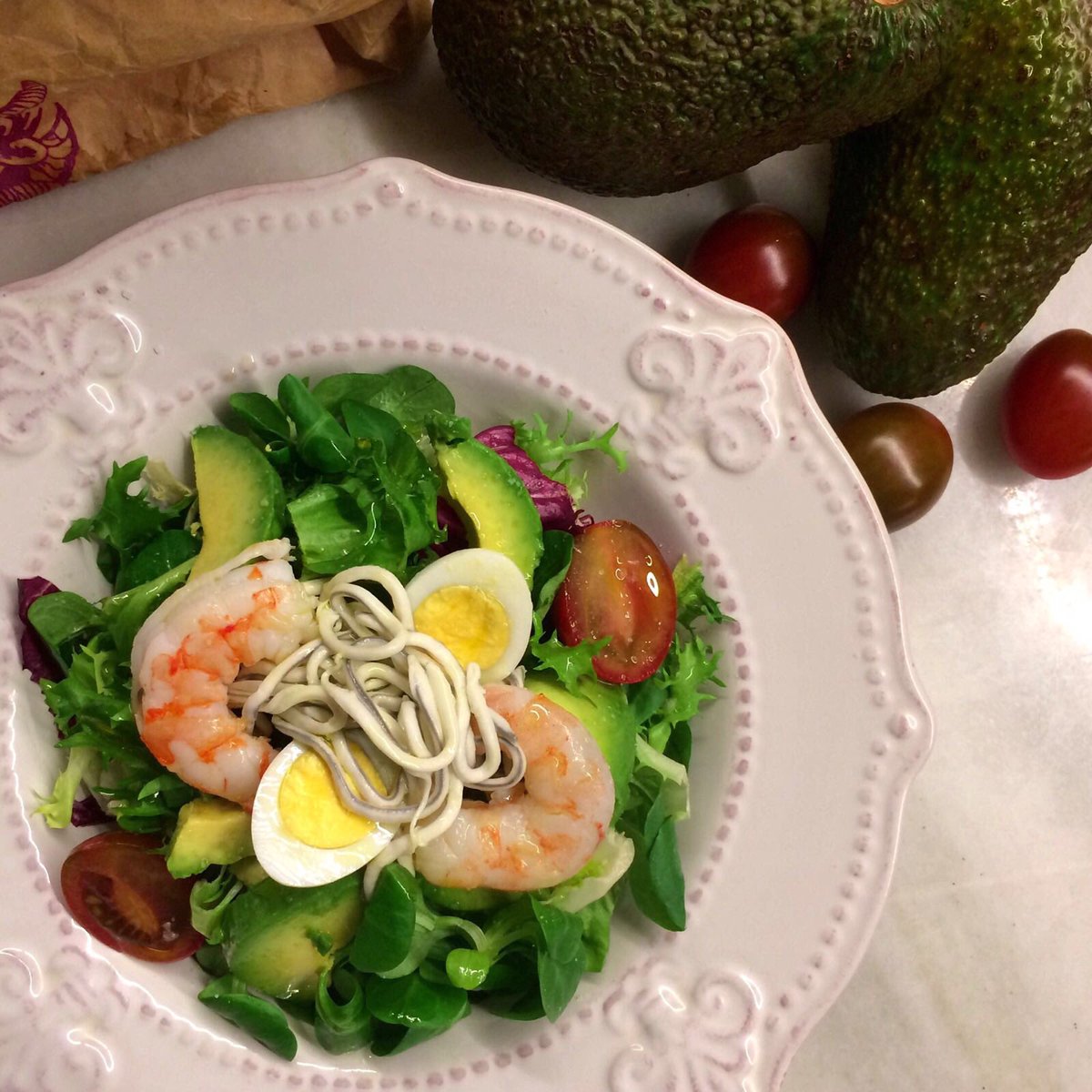 🥗🥑ENSALADA VERDE CON GULAS, AGUACATE Y GAMBAS🥑🥗en nuestro menú del día #mikitxen bit.ly/1RyZ0Mh  #madrid #foodie