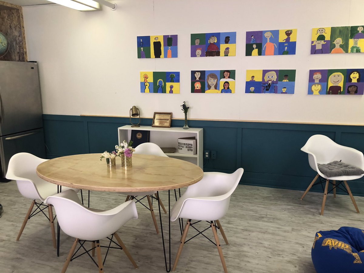FirstAveMS's tweet image. The First Ave #TradingSpaces team had so much fun working w @carterooster @BrettTutor @RealPaigeDavis to transform Holly Ave’s teachers’ lounge! @TLC #TradingSpacesFA #FAcollab