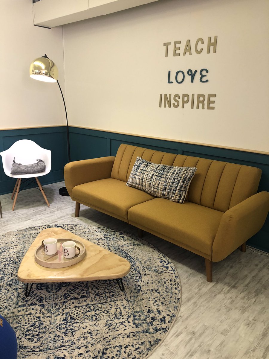 FirstAveMS's tweet image. The First Ave #TradingSpaces team had so much fun working w @carterooster @BrettTutor @RealPaigeDavis to transform Holly Ave’s teachers’ lounge! @TLC #TradingSpacesFA #FAcollab