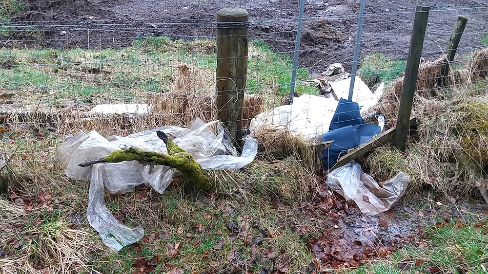 KennyRobb101's tweet image. The disonesty and total lack of consideration shown by @DavidWilsonHome and @TaylorWimpey to the unfortunate neighbours of their developments is shameful - why not show a bit of consideration and deliver on your promises to clear up your rubbish? #greedydevelopers @Barrattplc