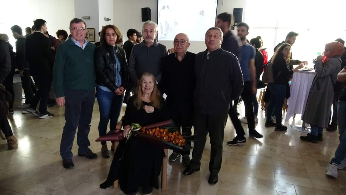 KonyaDer's tweet photo. "KURTULUŞ YOLUNDA KADINLARIMIZ"

Bursiyer Öğrencilerimizle Birlikte Sanatçı Ayla Algan Hanımefendinin Yönettiği Kurtuluş Yolunda Kadınlarımız İsimli Tiyatro Gösterisini 20 Nisan 2019 Cumartesi Günü Salonumuzda Gerçekleştirdik.

#Konyader https://t.co/9OkIkMLBum