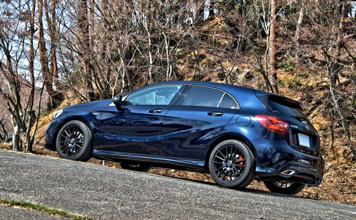 Astat Awl 1いいね毎に愛車のカスタム紹介見た人もやる 黒ホイールはいいぞ Tws ホイールしか目立った変更点はないですね しかし 紺色の車体に黒ホイールは個人的には良い選択だったと思っています 家族にも好評ですし 何より オーナー 自分