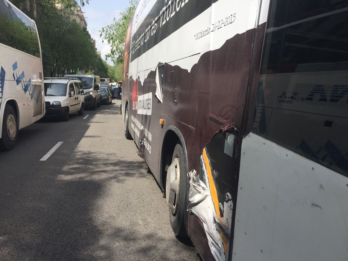 Si es que las drogas hacen mucho daño. Unos radicales perroflautas me han dañado en #Barcelona por explicar en el <a href="/BusHazteOir/">bushazteoir</a> la postura de <a href="/CiudadanosCs/">Ciudadanos 🇪🇸🇪🇺</a> sobre el aborto. Eso, o el odio. Da igual el mensaje. Hay que atacar a quien lo dice <a href="/AdaColau/">Ada Colau 💜🌈🔻</a>.