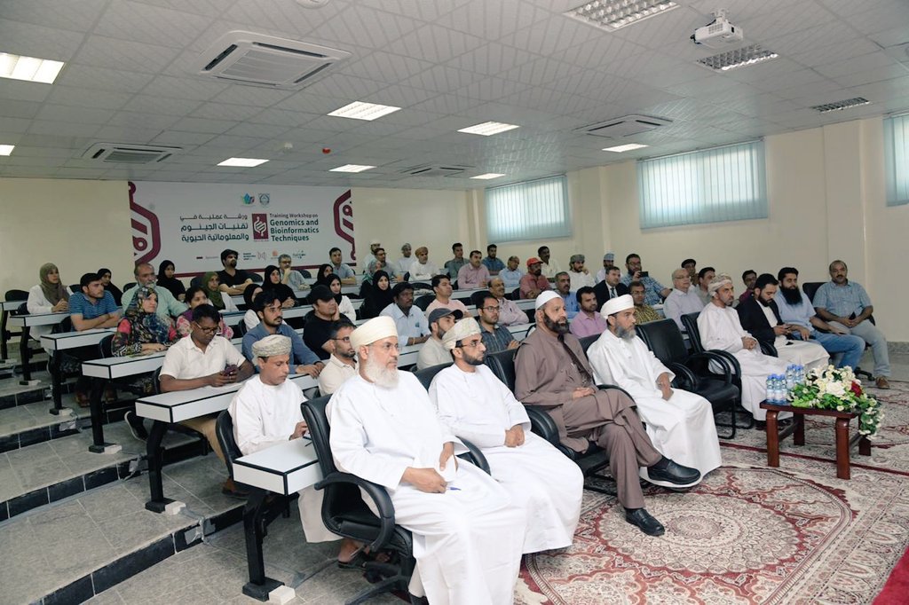#اليوم
 الأستاذ الدكتور محمد معصوم، رئيس الجامعة الإسلامية العالمية في إسلام أباد بجمهورية باكستان، يقدم ورقة عمل بعنوان: البحث العلمي في العالم الإسلامي؛ الواقع ومتطلبات المستقبل، في قاعة المحاضرات بمركز البحث العلمي بالجامعة.
