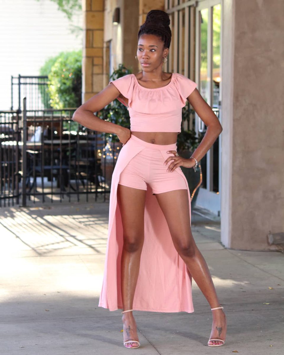 MelaninTaurus's tweet photo. I love what I do, even if it is freelance, it gives me a sense of commanding, confidence
Simplicity as its finest, sometimes it's not all about dramatics
#littlerockmodel #focused #unstoppable #modellife #fearless 
@MichelleMockTV @VSCareers @voguemagazine https://t.co/8mysPzA16g