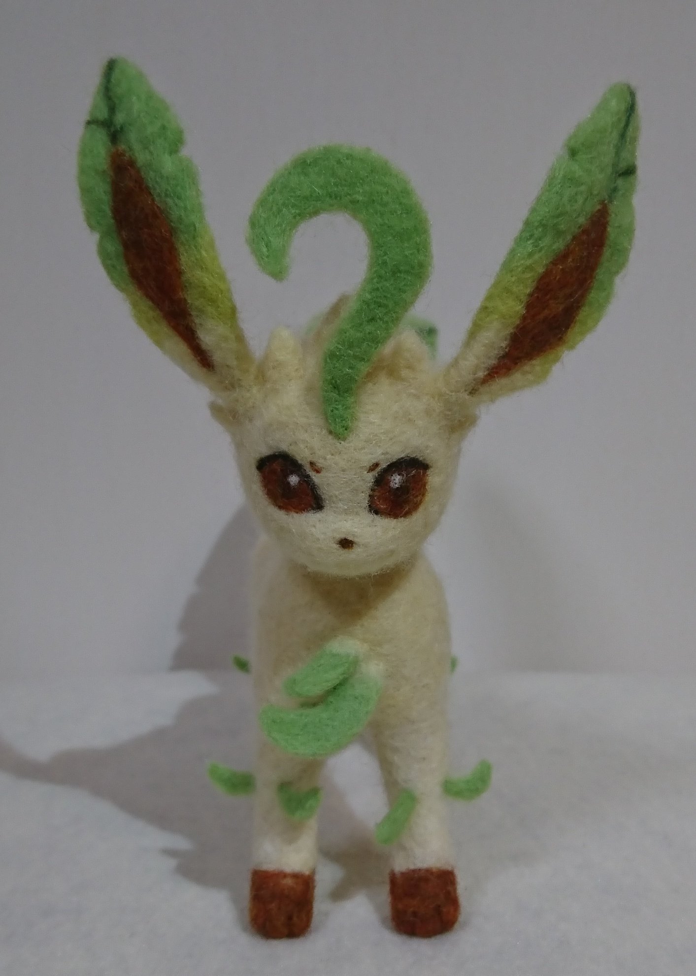 はねひれ 正月からずっとちまちま作ってたリーフィアちゃんようやくできたーヾ ﾉﾞ 次はもっと動きと表情を出したいな ポケモン ニードルフェルト ポケモン刺せるかな 羊毛フェルト リーフィア