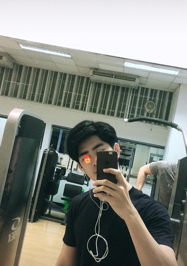 With_Earthh's tweet photo. ไปออกกำลังกายกับคุณเขากัน #TUSexyBoy #withearthdyy https://t.co/Y6fnYMxZHQ