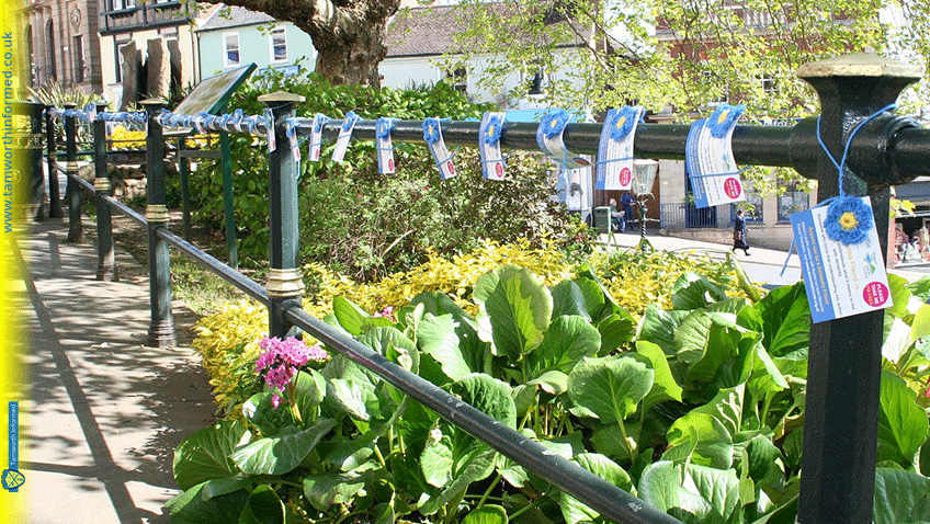 Letsknitmag's tweet photo. The residents of Tamworth are invited to pick up their needles and get knitting for a new project to promote this year’s Tamworth in Bloom campaign. The goal is to brighten up Tamworth's open spaces, whilst raising awareness for dementia. 
https://t.co/MlZFa4mr0L https://t.co/fmtTXTu0k7