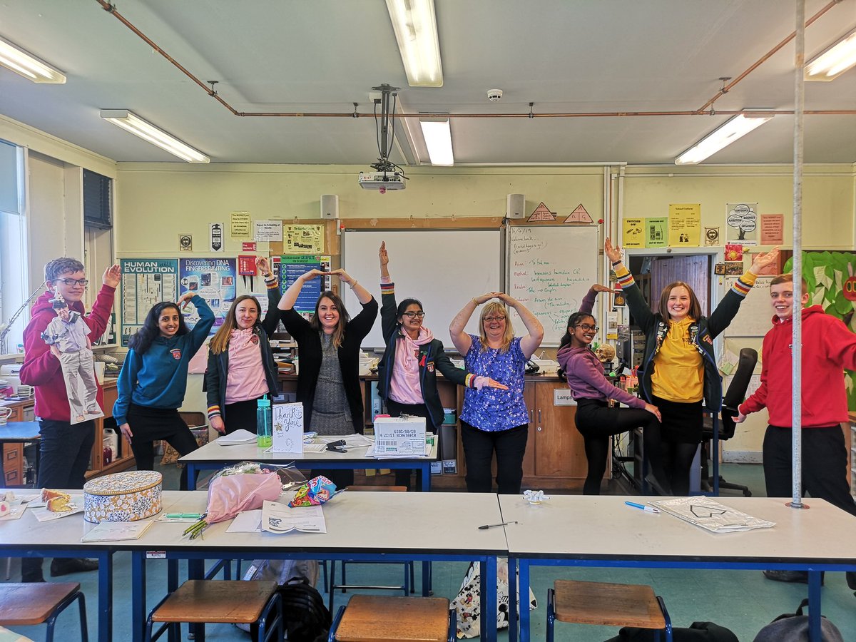 HazleheadBio's tweet photo. 🌿🐞T E A M   B I O L O G Y 🐛🍁 Wishing these wonderful people all the best for their exams and the next chapter of their lives. Come back and visit us! #classof2019 #advancedhigherbiology #leavers #welovecake https://t.co/huAYQRBOdQ