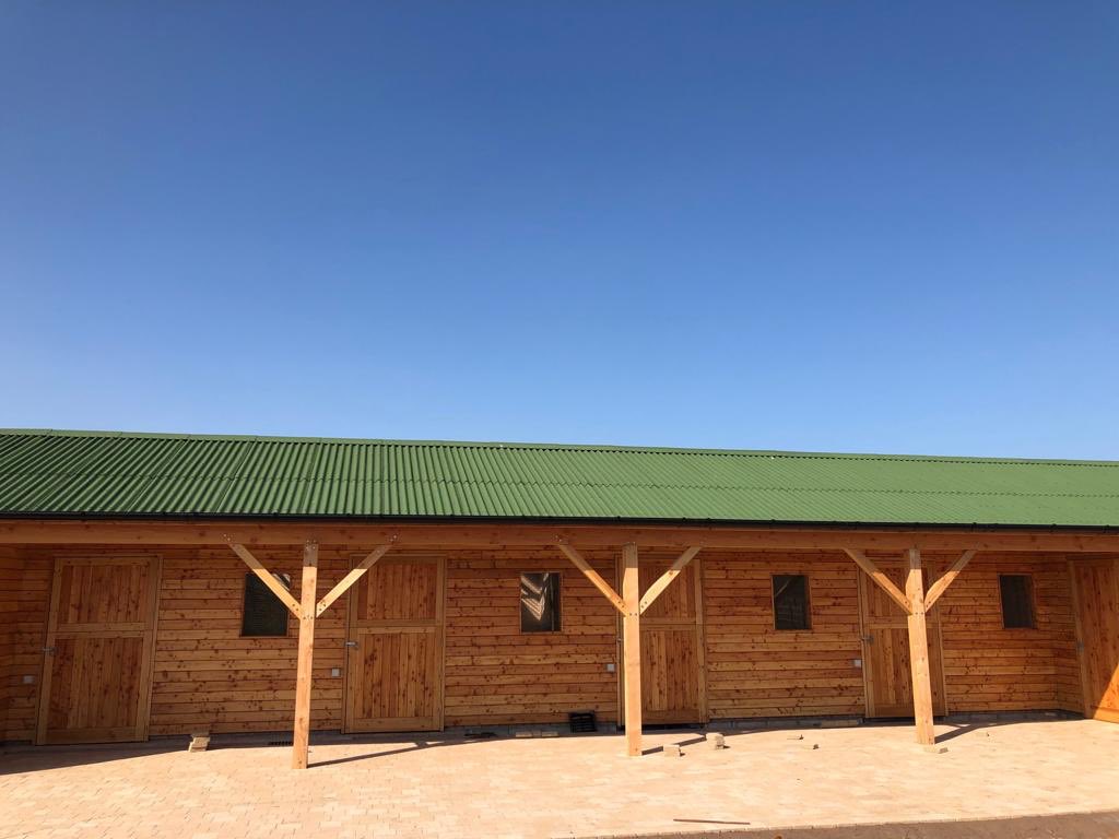machughesltd's tweet photo. Fantastic weather to view the newly built stable block @RusswoodUK cladding, having it its final landscaping done #luckyhorses #eastlothian #edinburghbuilders https://t.co/TMEkhk637W