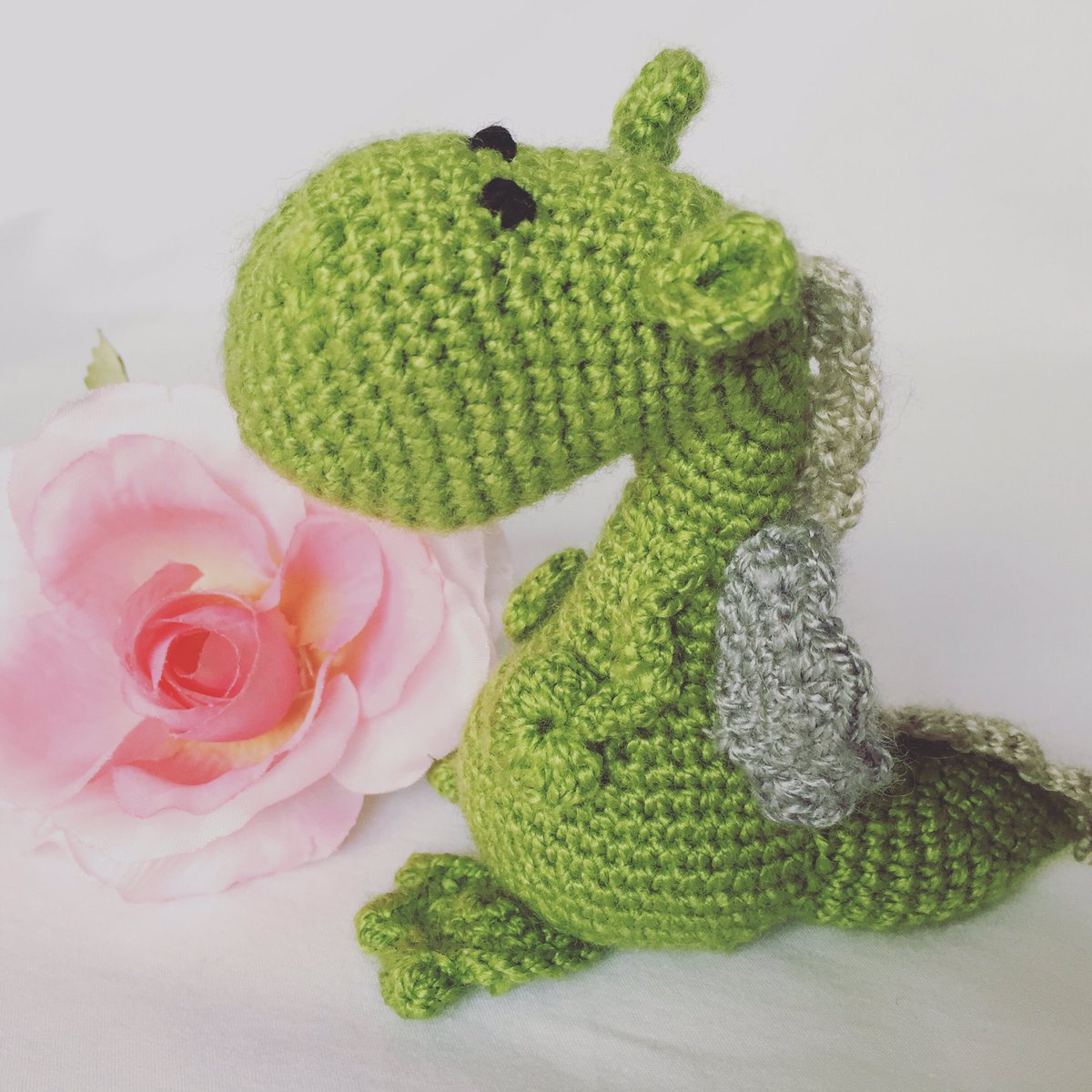 Barbara Rodriguez Gallardo (@barogallardo) on Twitter photo Cada año el#23deabril sale de paseo este #dragon #amigurumi regalo de una maravillosa artista del tejido <a href="/valentinapefaur/">Vale Pefaur</a> En la leyenda el dragón quería comerse a la princesa, pero en mi cuento resulta que son mejores amigos 😜#FelizSantJordi para todos!!! Cada año el#23deabril sale de paseo este #dragon #amigurumi regalo de una maravillosa artista del tejido <a href="/valentinapefaur/">Vale Pefaur</a> En la leyenda el dragón quería comerse a la princesa, pero en mi cuento resulta que son mejores amigos 😜#FelizSantJordi para todos!!!