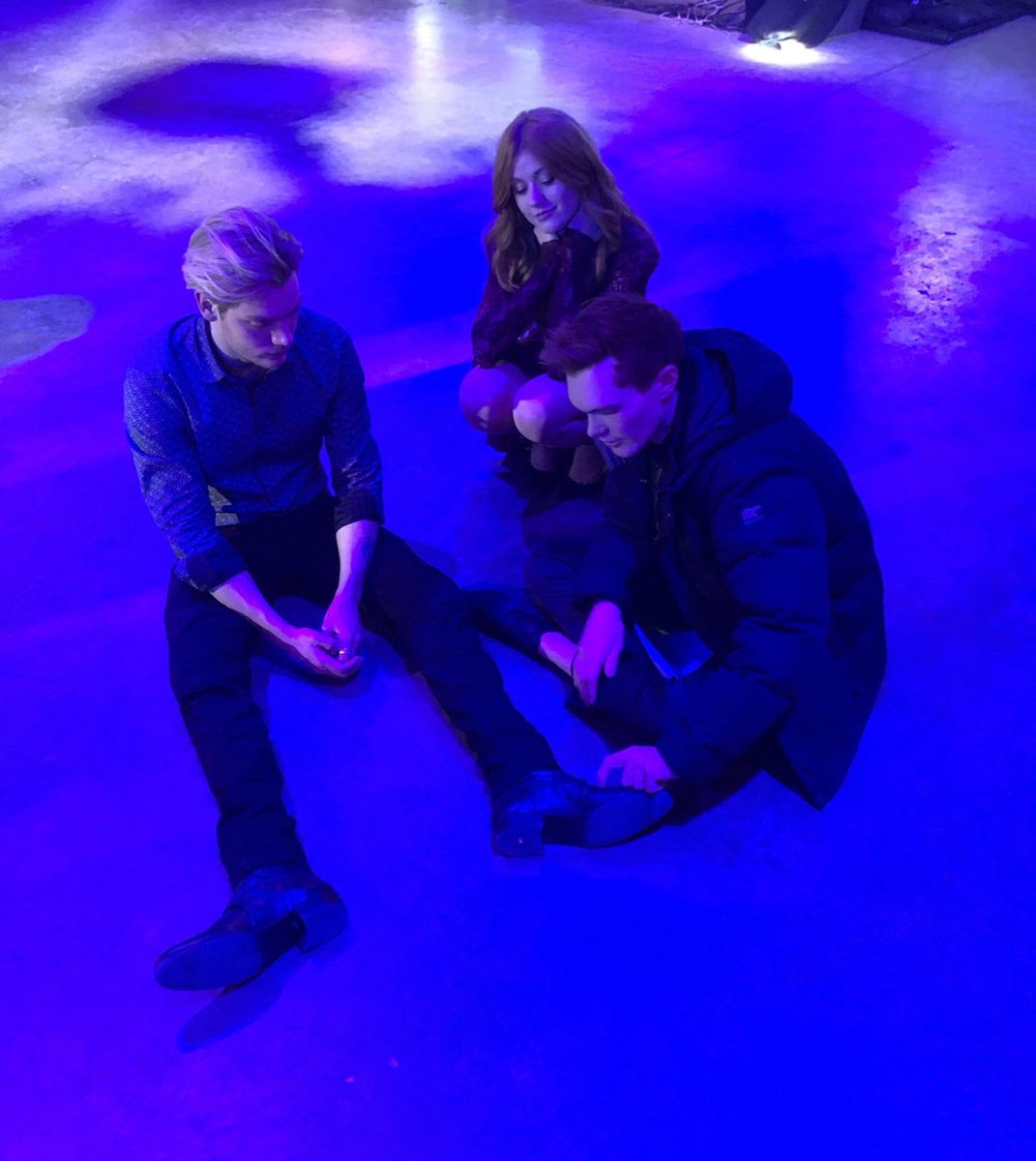 Kat_McNamara's tweet photo. Whew! What an episode? What did you think, angels? #TeamEvil 😈😈😈 #Shadowhunters @shadowhunterstv @LukeBaines @DomSherwood1 https://t.co/UDrak4EHF8