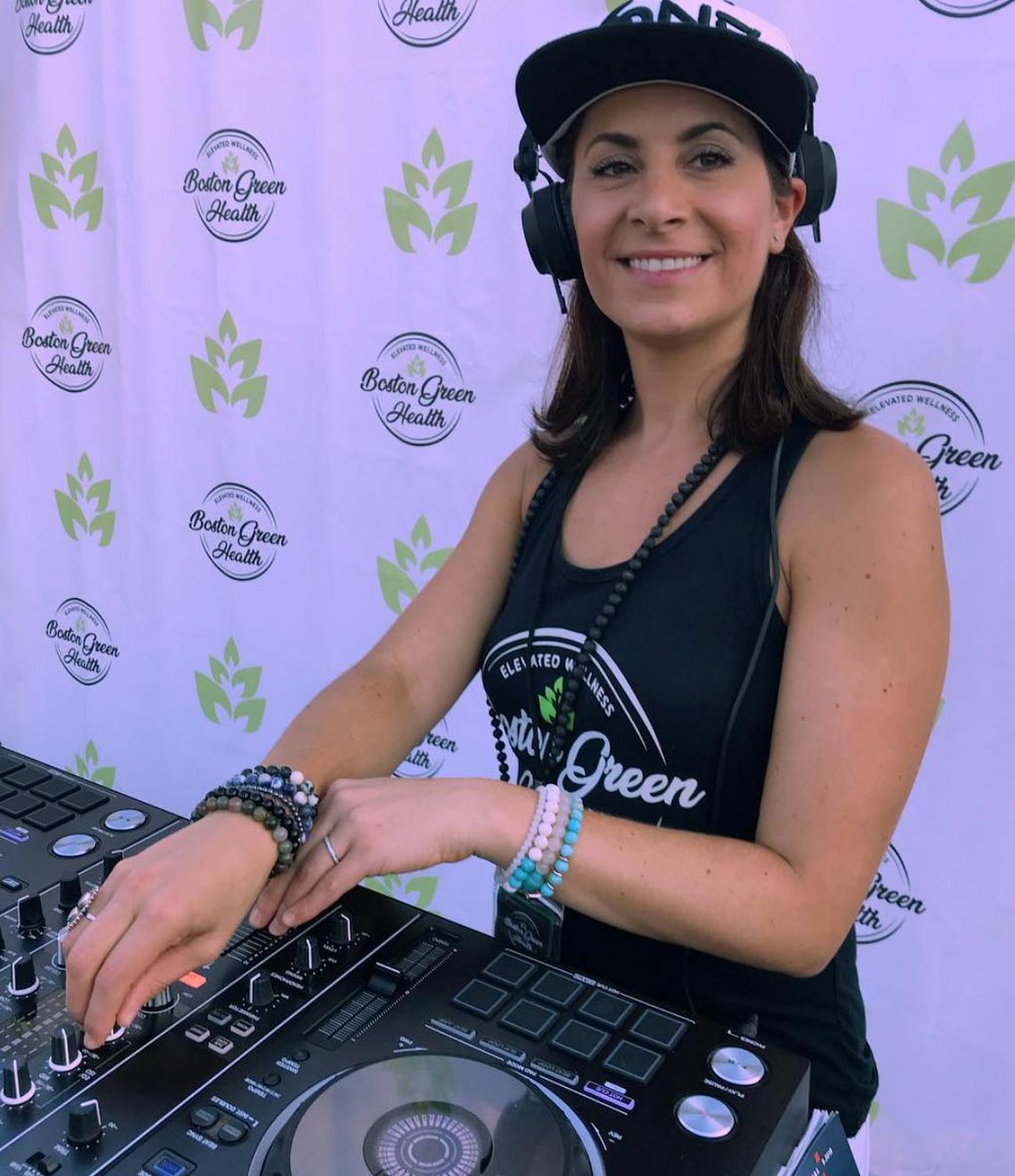coolidgeyoga's tweet photo. Night Owl Yoga is this Saturday night at 8:00p.m. in Brookline!!! Co-taught dynamic flow with Raquel Marra and Cam Ciccone set to live beats by DJ D-Lux!
https://t.co/UgE8mm34i0
#nightowl #feelgooddogood #bostonyoga #livedj https://t.co/mRK8Ujv9fZ
